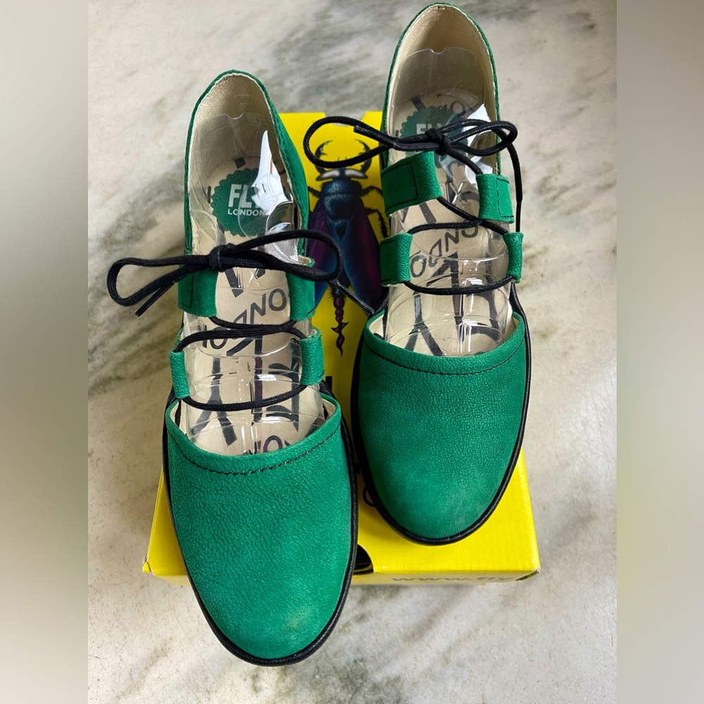 FLY London / Leather Closed Toe Lace-up Wedges Poma Green